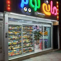 به دو نفر فروشنده اقا جهت کار در اسباب بازی فروشی