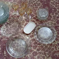 مقداری ظروف قابل استفاده و سالم بدون شکستگی