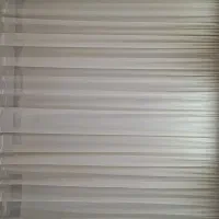 پرده تور و پشت پنجره ای