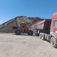به تعدادی تریلی جهت حمل ماسه نیازمندیم