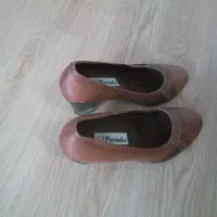 کفش پاشنه بلند