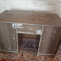 میز چوبی محکم