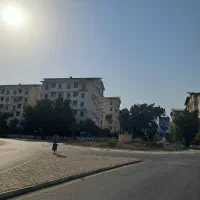 به یک خانم منشی زیر چهل سال بابت کار در کیش