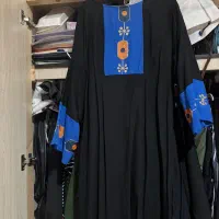تعداد زیادی مانتو زنانه