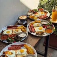 صبحونه درب منزل