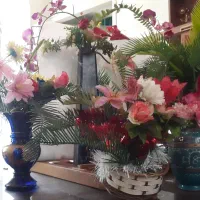 فروش یکجای ۶ استند و گلدان پر از گل زیبای مصنوعی|گل مصنوعی|تهران, قیام|دیوار