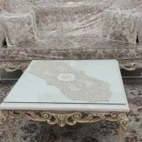 مبل ۹ نفره با میز وسط و دو تا عسلی در حد نو