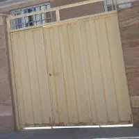 فروش در حیاط