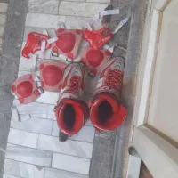 کفش اسکیت به همراه تجهیزات ایمنی سایز ۴۰