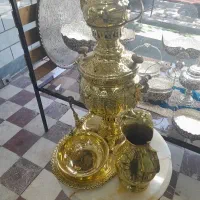 فروش سماور قوری سینی کاسه وپارچ برنجی با میز برنجی