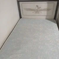 تخت دو نفره بسیار سالم