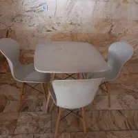 میز غذاخوری همراه با صندلی