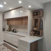 کابینت هایگلاس دو پله تا سقف با پالادیوم