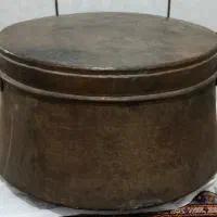 دیگ مسی قدیمی و کاملا نو