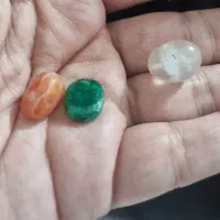 سه سنگ عقیق زمرد و در نجف