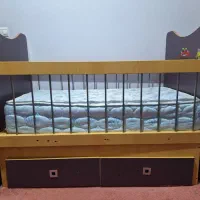 تخت وکمد نوزادی