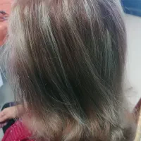 خدمات تخصصی رنگ و کراتین مو با قیمت عالی|خدمات آرایشگری و زیبایی|شیراز, باغ تخت|دیوار