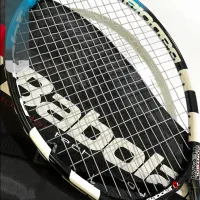 راکت تنیس برند Babolat اصل|ورزش‌های توپی|شیراز, زرهی|دیوار