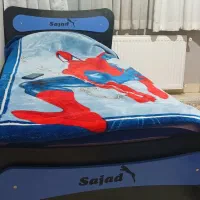 میز تحریر و تخت خواب نوجوان