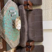 مبل ۴ نفره یک عدد جلو میزی بزرگو ۳ عدد عسلی