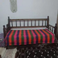 یک عدد تخت مدل نیمکت سه نفره .دو ماه است خریدم .م.