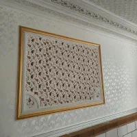 نقاشی طرح کاغذدیواری وسفید کاری با رنگ پلاستیک