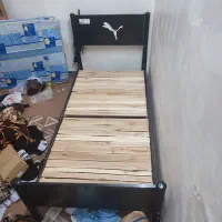 فروش یه تخت خواب تمیز مارک پوما و میز کامپیوتر