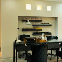 نظافتچی سالن زیبایی