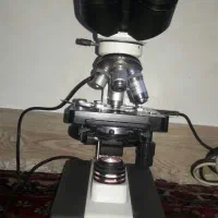 میکروسکوپ دوچشمی