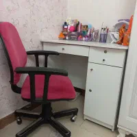میز تحریر و صندلی چرخدار