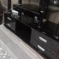 میز تلویزیون در حد نو با چهار کشو امدیف چوبی