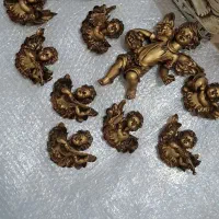 مجسمه دیوار کوب و رو میزی که حالت گلدون هست