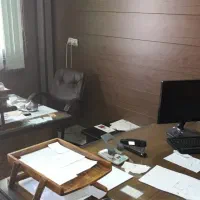 دو نفر نیروی اداری خانم