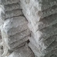 سنگ قلوه سفید و قرمز