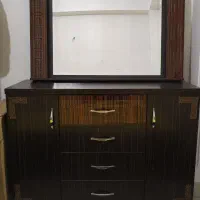 آینه و میز درآور چوبی