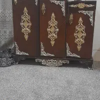 جاکفشی همراه مجسمه هاش