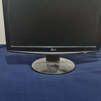 کامپیوتر با میز و اسپیکر عالیشهر