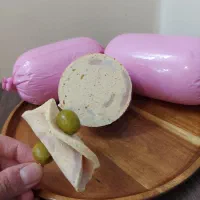 سوسیس و ژامبون مرغ خانگی
