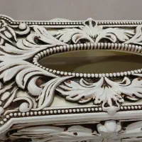 جای دسمال کاغذی و سطل کنار سالنی