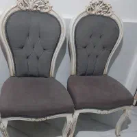 تعدادی صندلی در حد نو