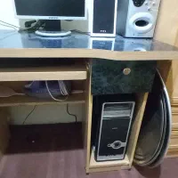 کامپیوتر ومیز