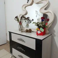 میز آرایشی به همراه ایینه