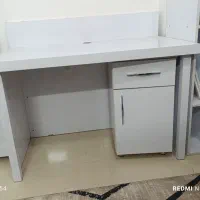 میز اداری به همراه کشو