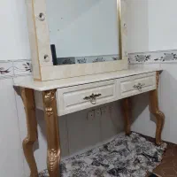 میز آینه آرایشگاه تمیز جنس چوب عالی بفروش میرسد