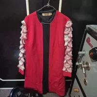 تعدادی کت و شلوار نو ب فروش میرسد.