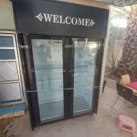 یخچال و فریزر و تعدادی وسایل فست فود