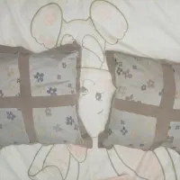 قنداق فرنگی و پتو و 3 عدد بالش