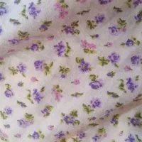 مقداری لباس دست دوم