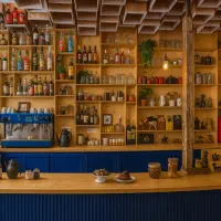 استخدام باریستا،ویتر خانم در کافه و آموزش رایگان