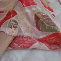 یک قواره پارچه پیراهنی شیک و زیبا